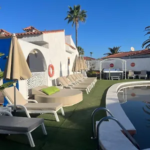 Rainbow Golf Bungalows, Gay Men-only Village de vacances